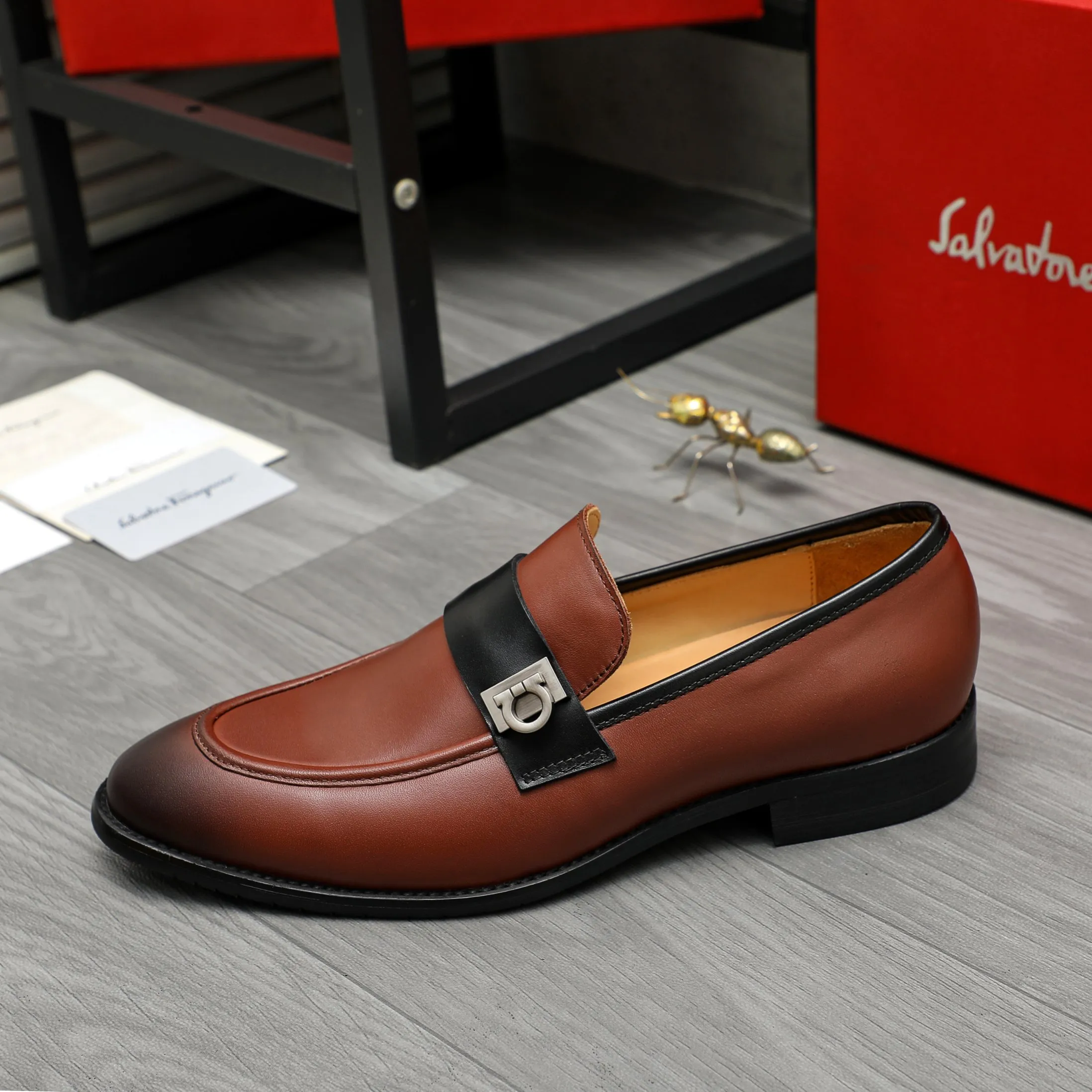 Men's shoes 💰460 Product trademark: Ferragamo "Ferragamo" business slip-on leather shoes Regular size: 39-44 Product materials: Selected high-quality color-brushed cowhide upper, cowhide lining, original outsole